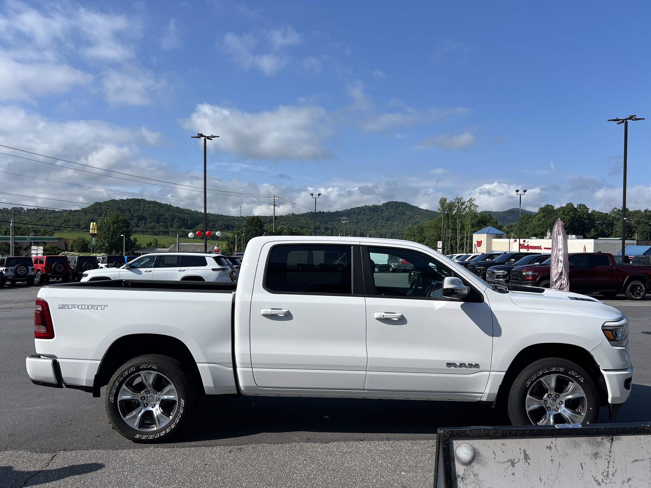 2023 Ram 1500 Laramie photo 4