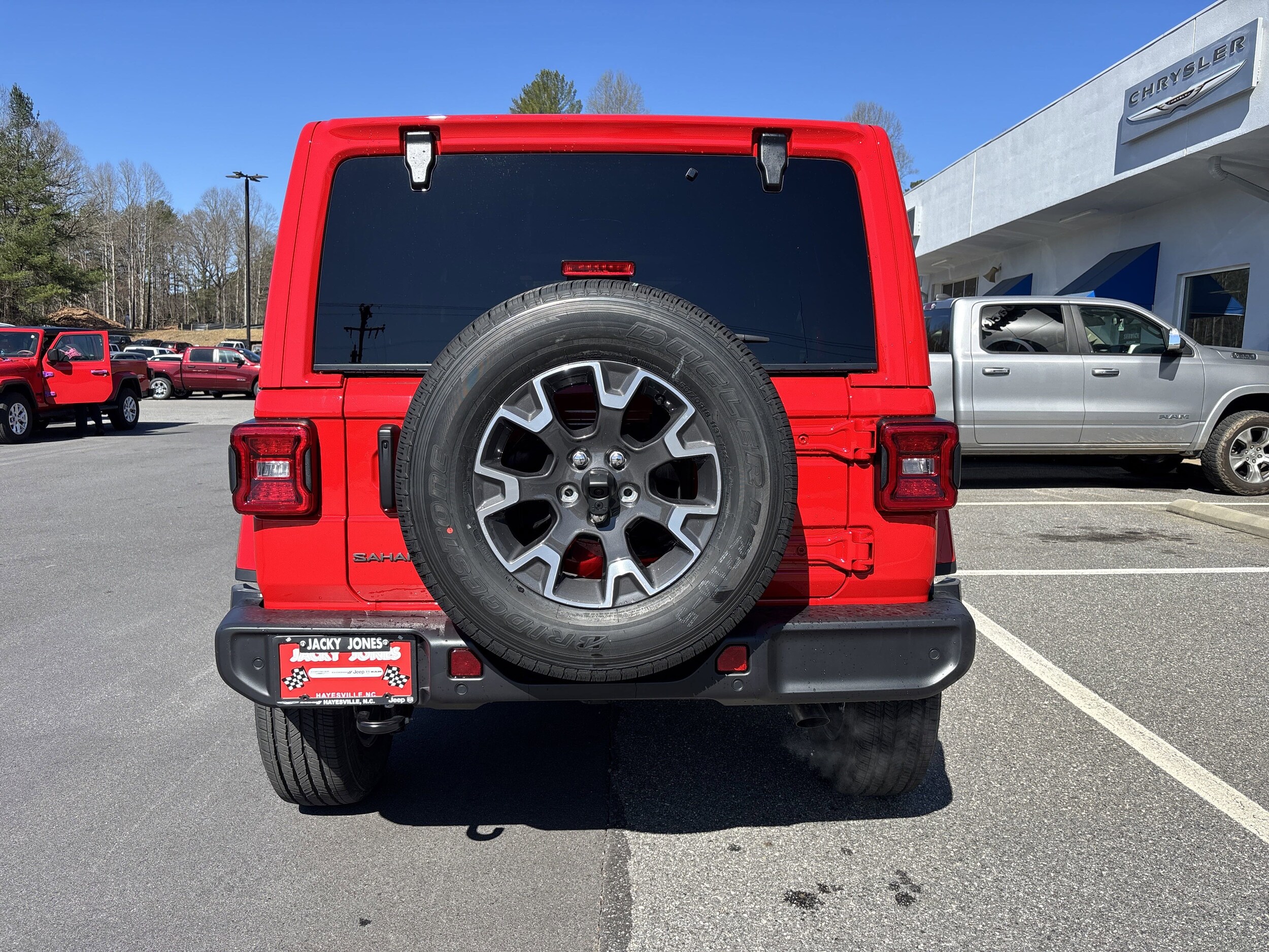 2025 Jeep Wrangler Sahara photo 3