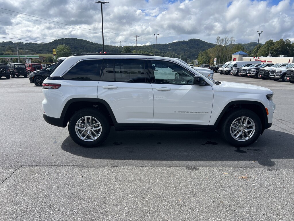 New 2025 Jeep Grand Cherokee Laredo Sport Utility