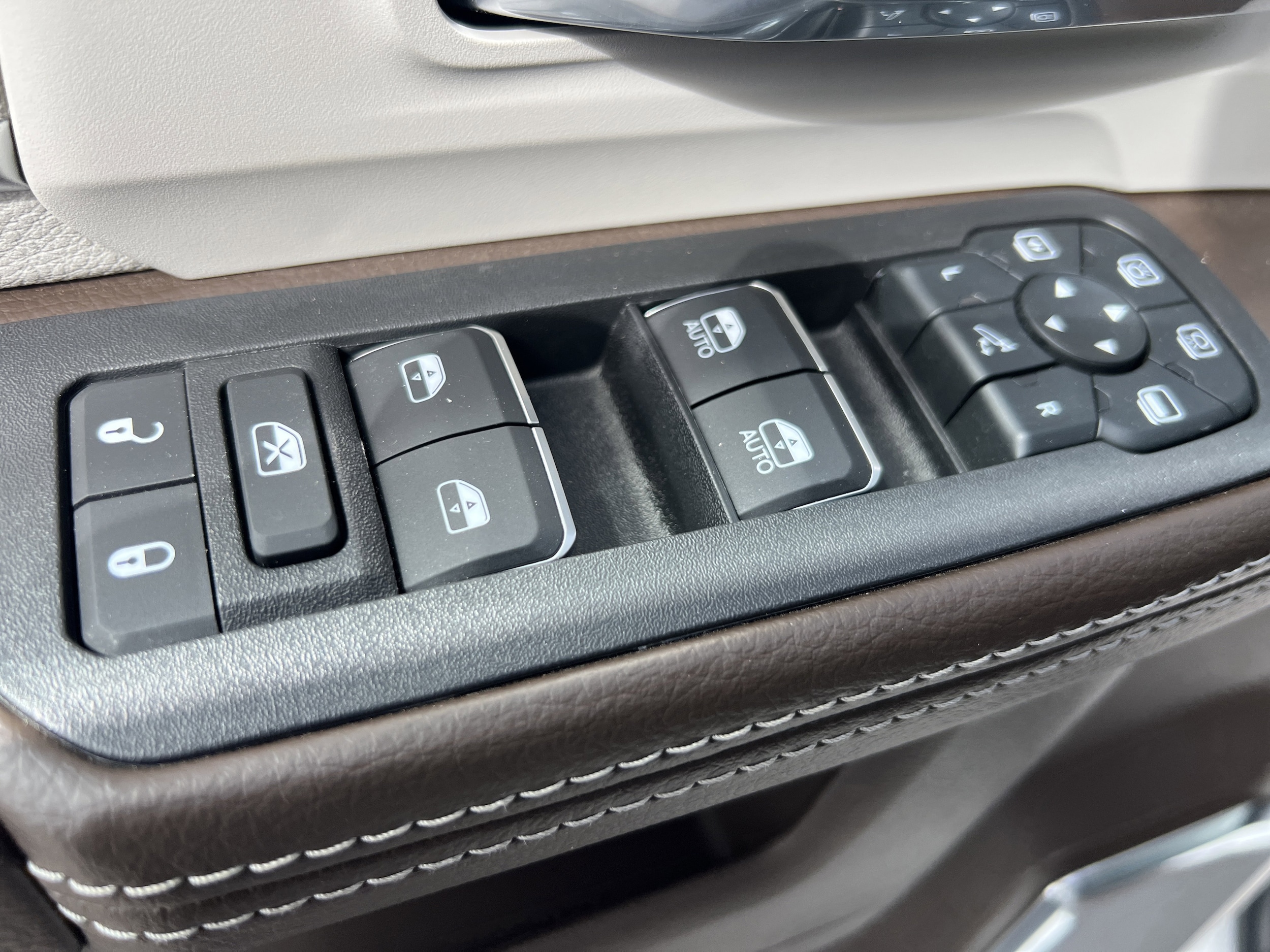 2026 RAM 3500 Laramie - Photo 23