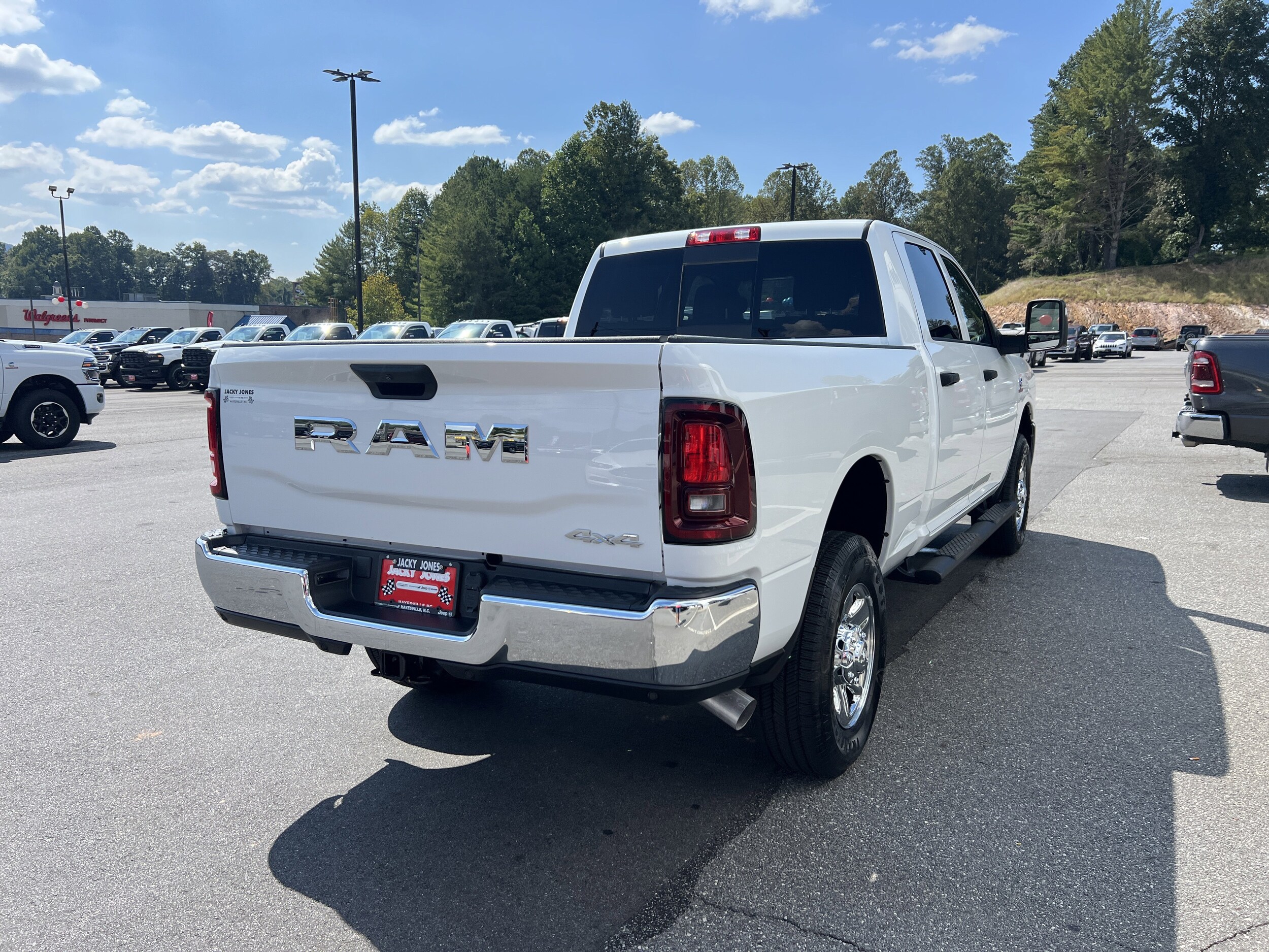 2025 Ram 2500 Tradesman photo 2