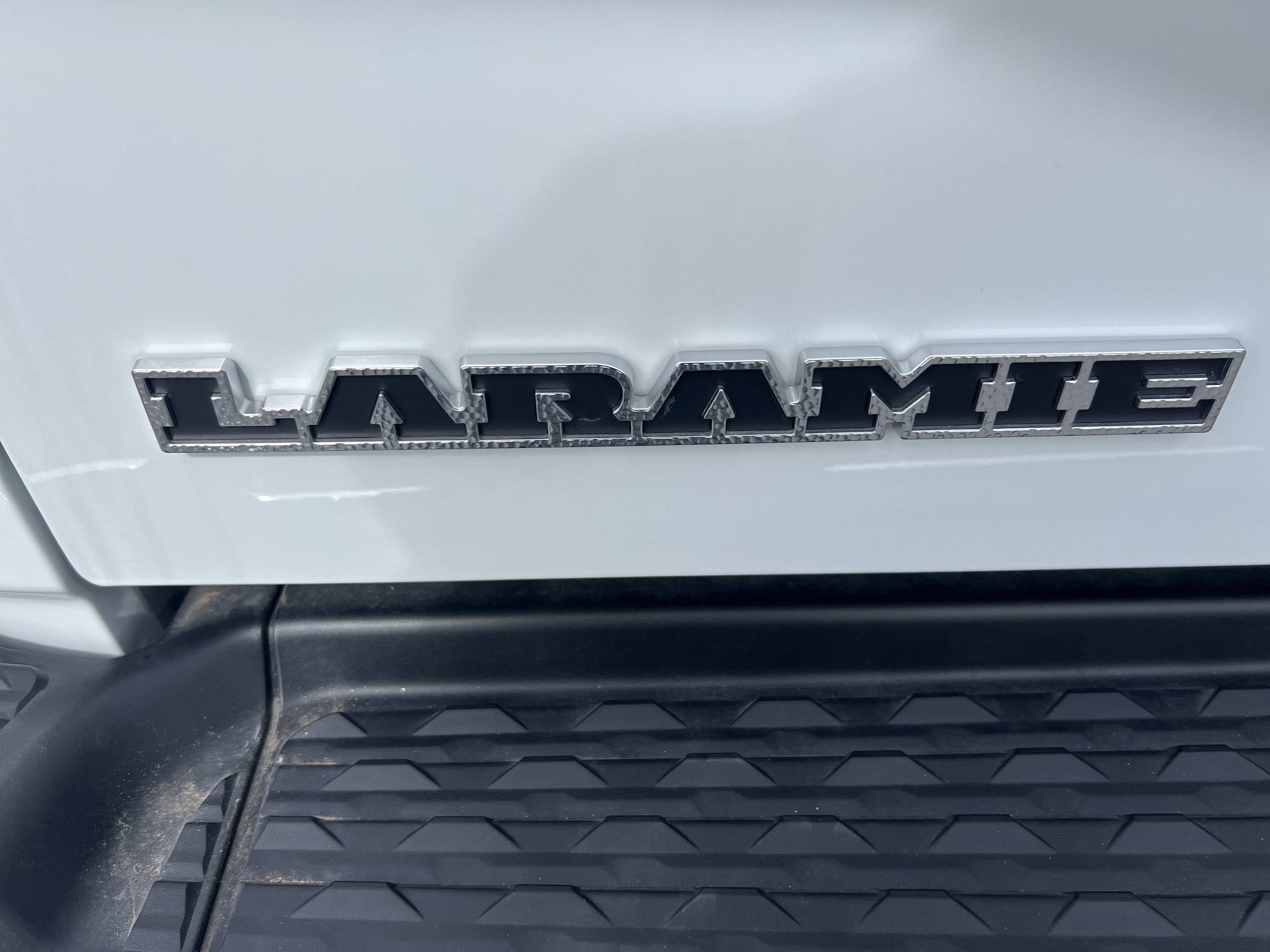 2026 RAM 3500 Laramie - Photo 9