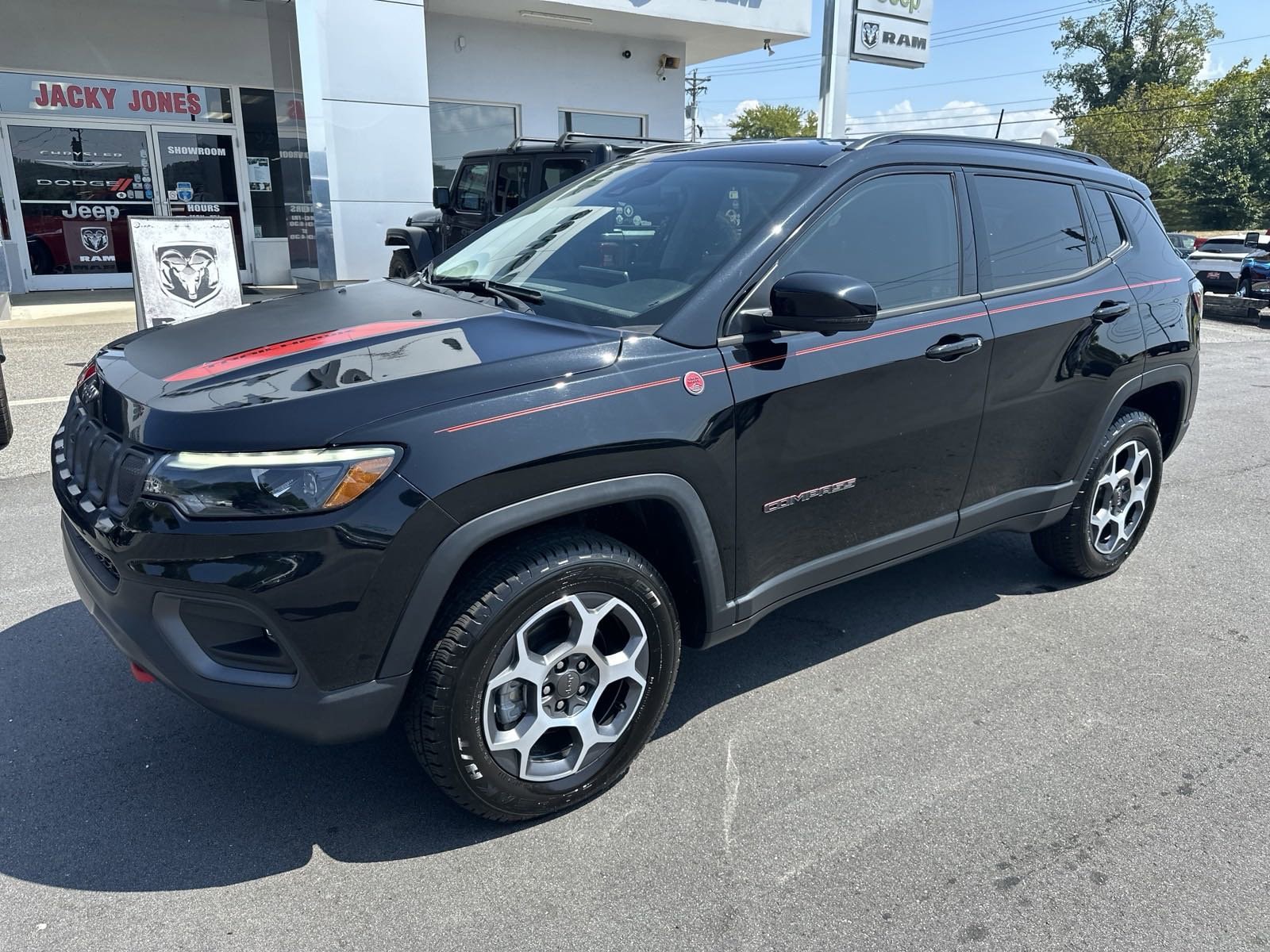 Used 2022 Jeep Compass Trailhawk with VIN 3C4NJDDB1NT210056 for sale in Hayesville, NC