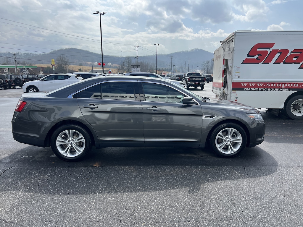 Used 2017 Ford Taurus SE SE FWD