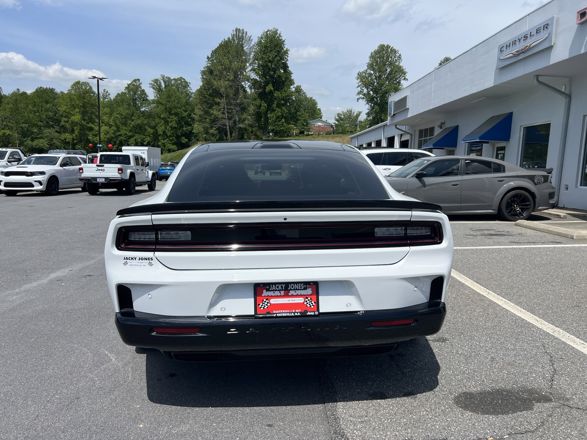 Used 2024 Dodge Charger Daytona Scat Pack with VIN 2C3CDBDKXRR206197 for sale in Hayesville, NC
