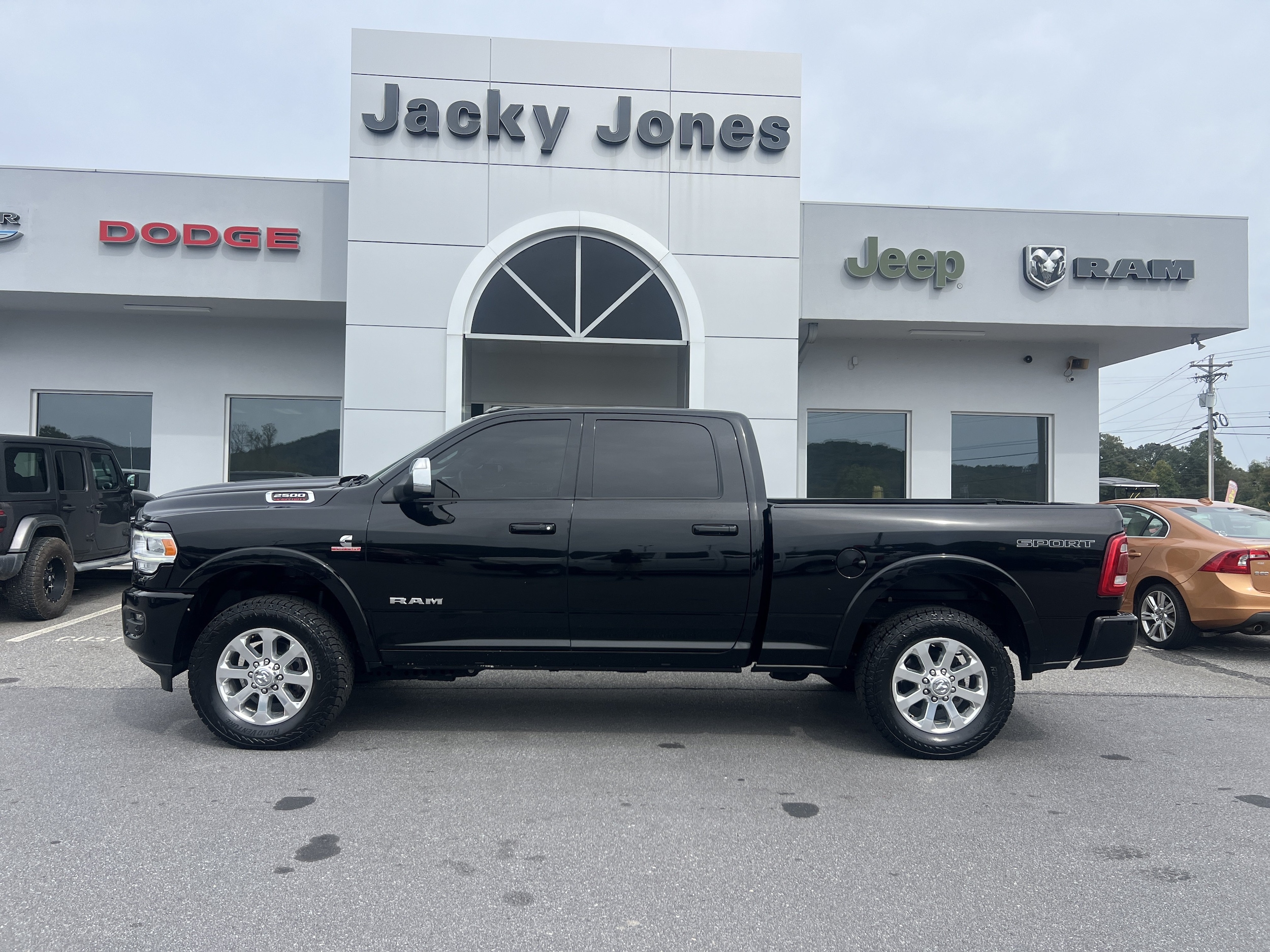 2022 Ram 2500 Laramie 4x4 Crew Cab 64 Box 