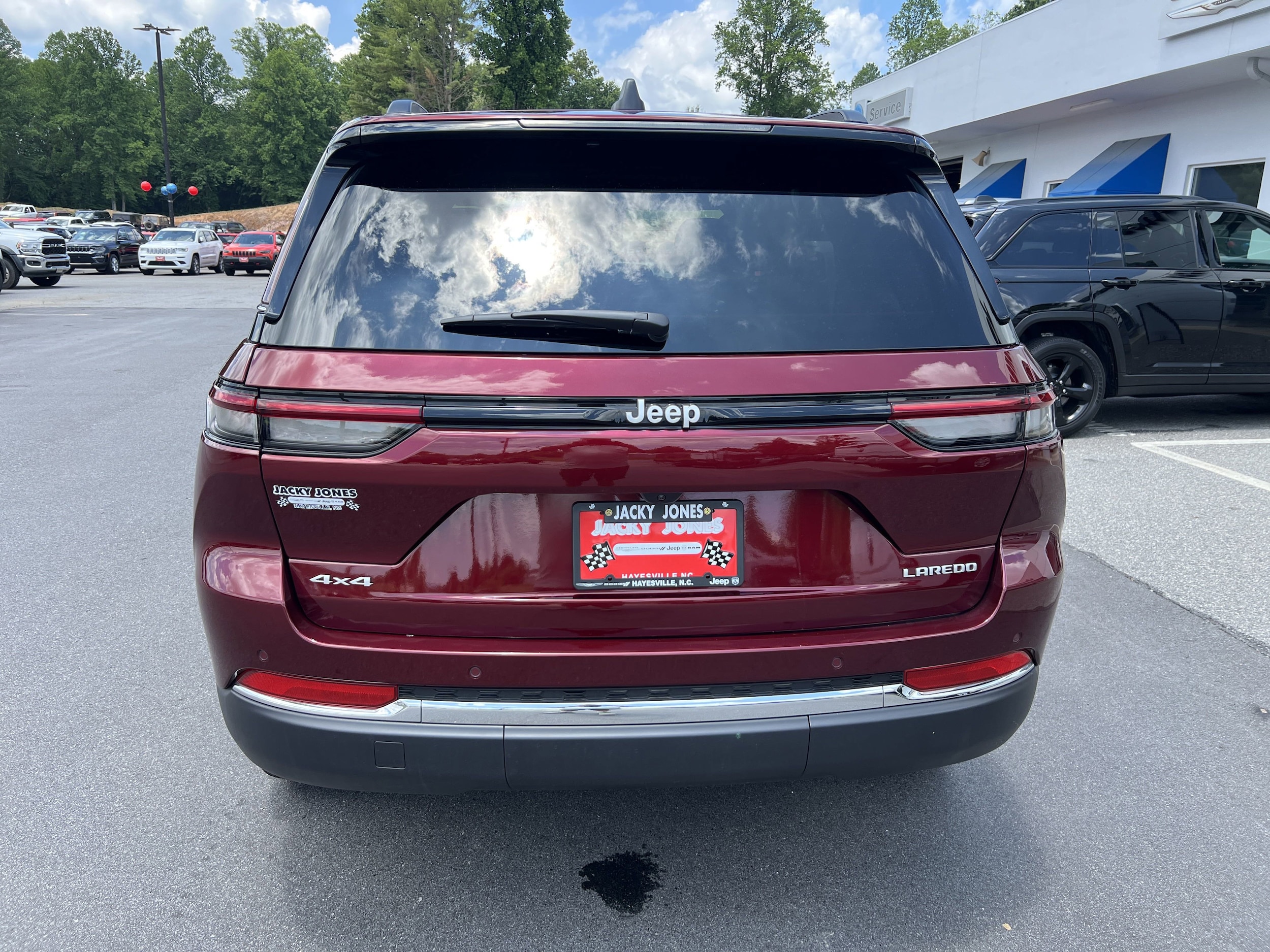Used 2025 Jeep Grand Cherokee Laredo with VIN 1C4RJHAGXSC275472 for sale in Hayesville, NC