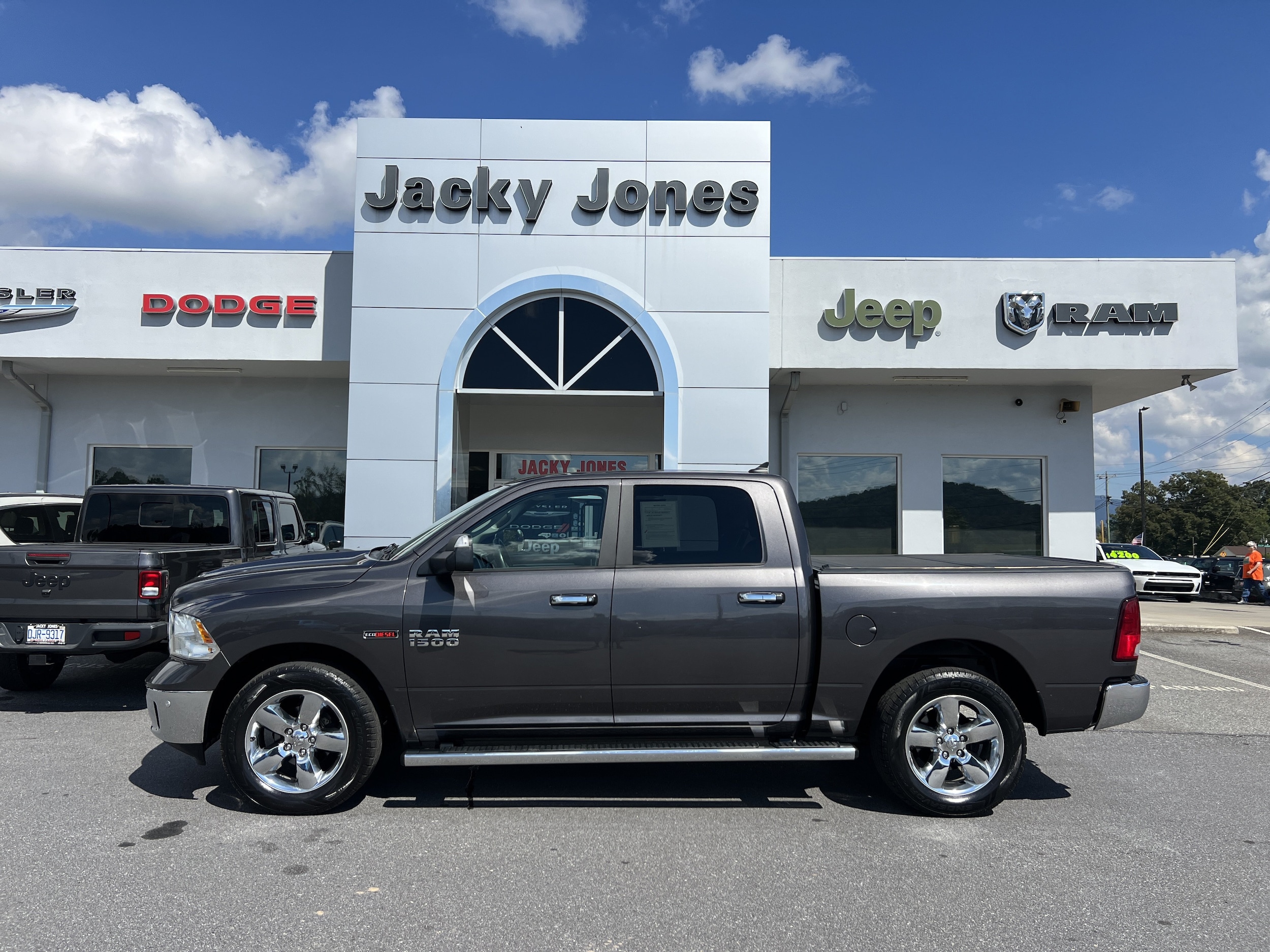 2017 Ram 1500 Big Horn 4x4 Crew Cab 57 Box 