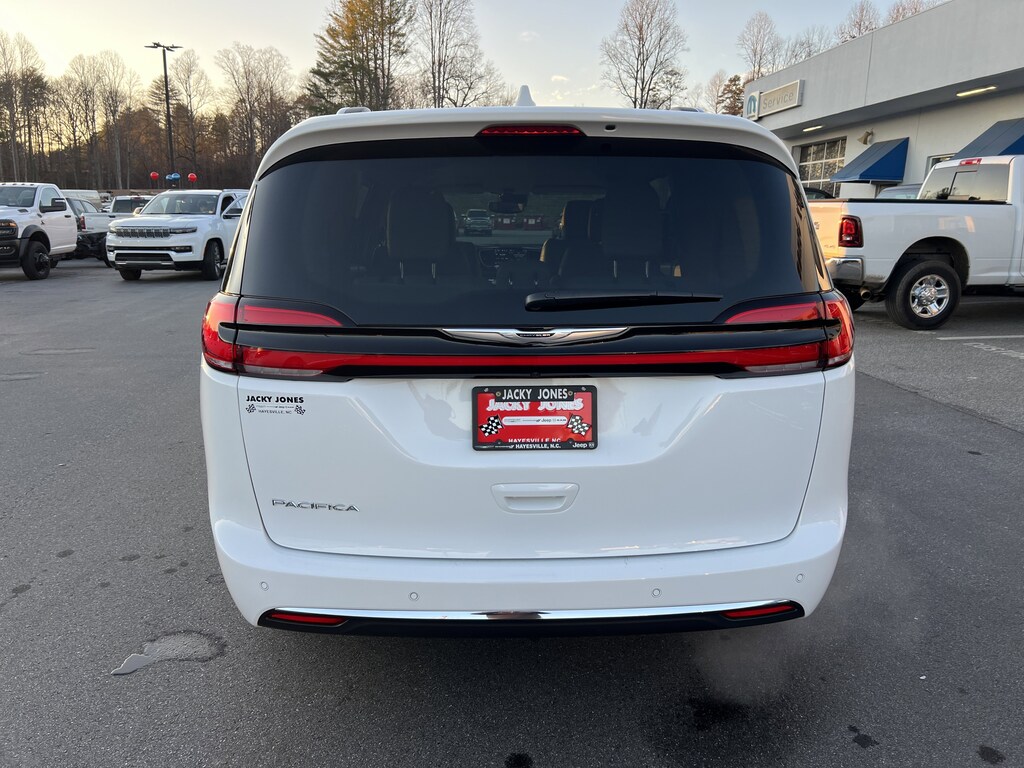 Used 2021 Chrysler Pacifica Touring L Van Passenger Van