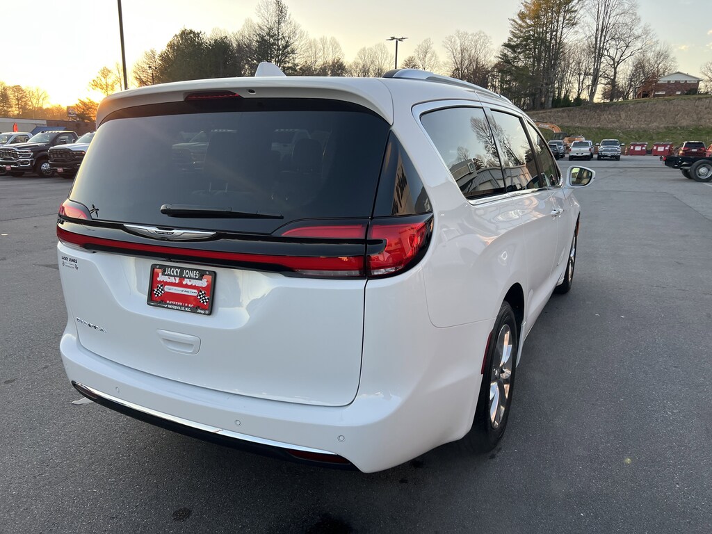 Used 2021 Chrysler Pacifica Touring L Van Passenger Van