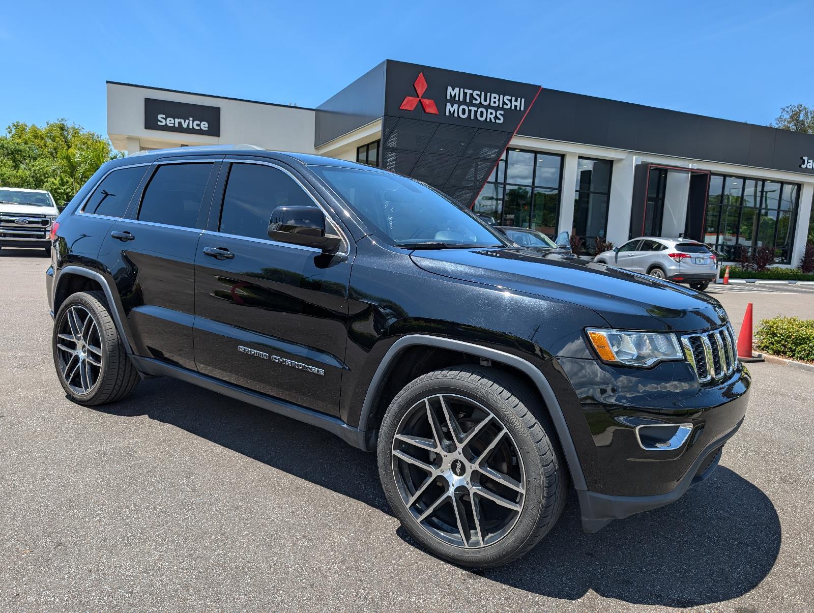 Used 2018 Jeep Grand Cherokee Laredo E with VIN 1C4RJEAG9JC300536 for sale in New Port Richey, FL