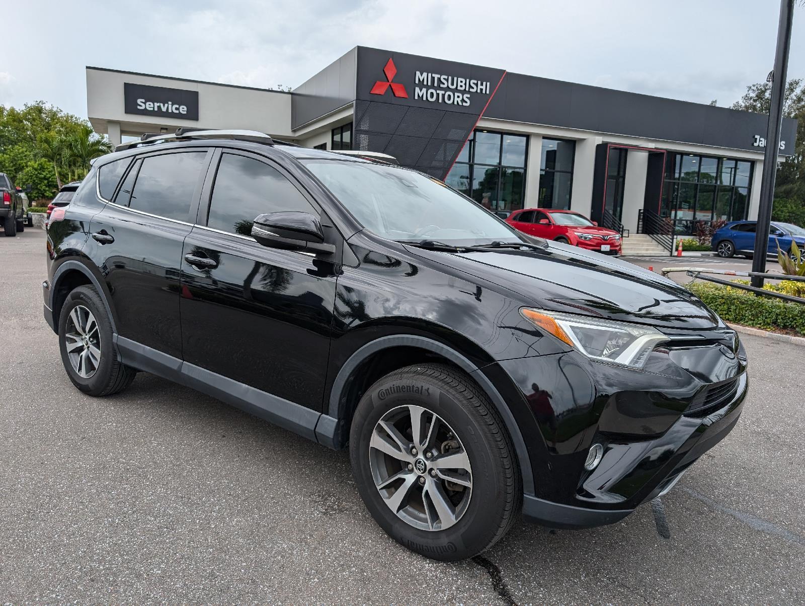 Used 2018 Toyota RAV4 XLE with VIN 2T3WFREV2JW484591 for sale in New Port Richey, FL