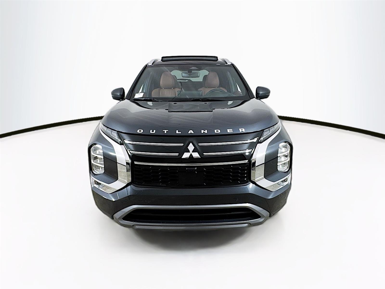 2025 Mitsubishi Outlander SEL photo 2