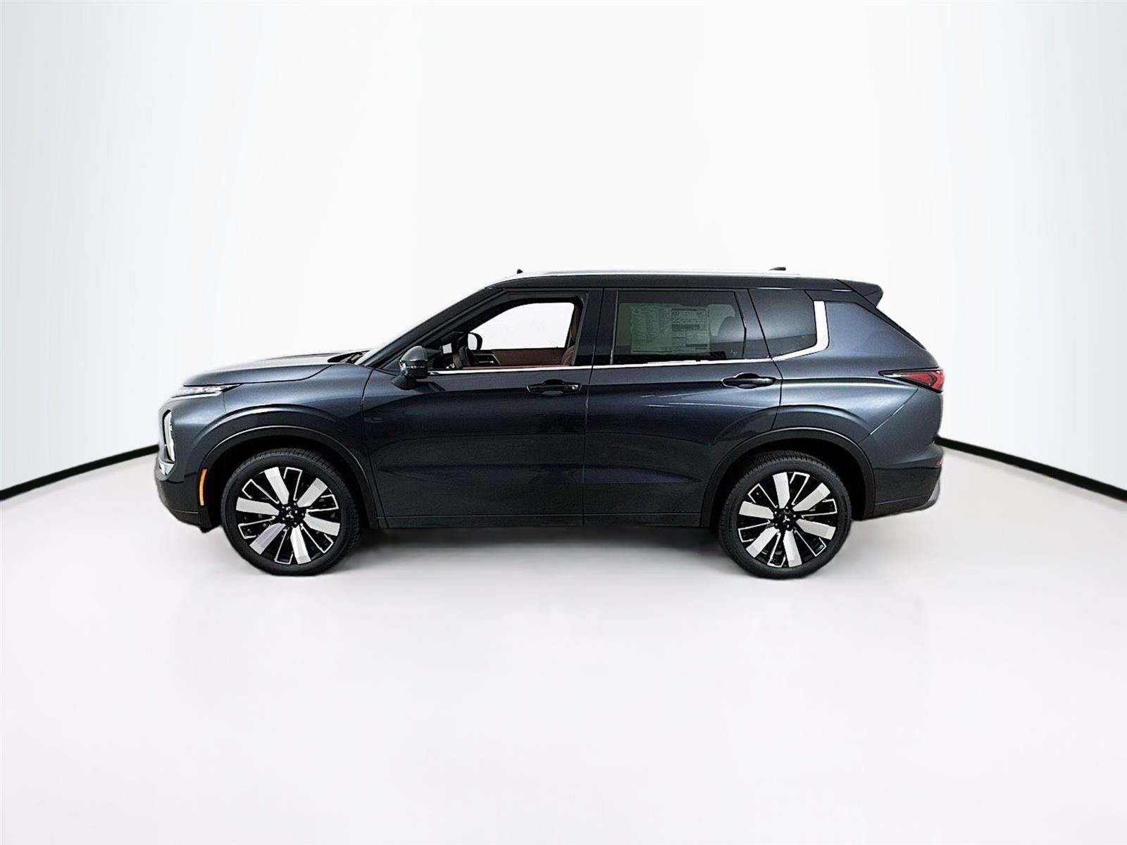 2025 Mitsubishi Outlander SEL photo 4