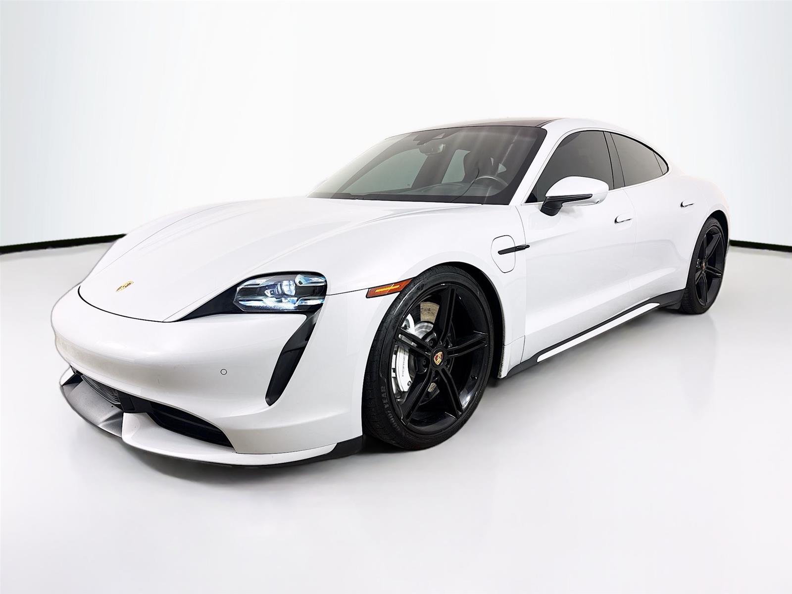 2021 Porsche Taycan Turbo photo 3