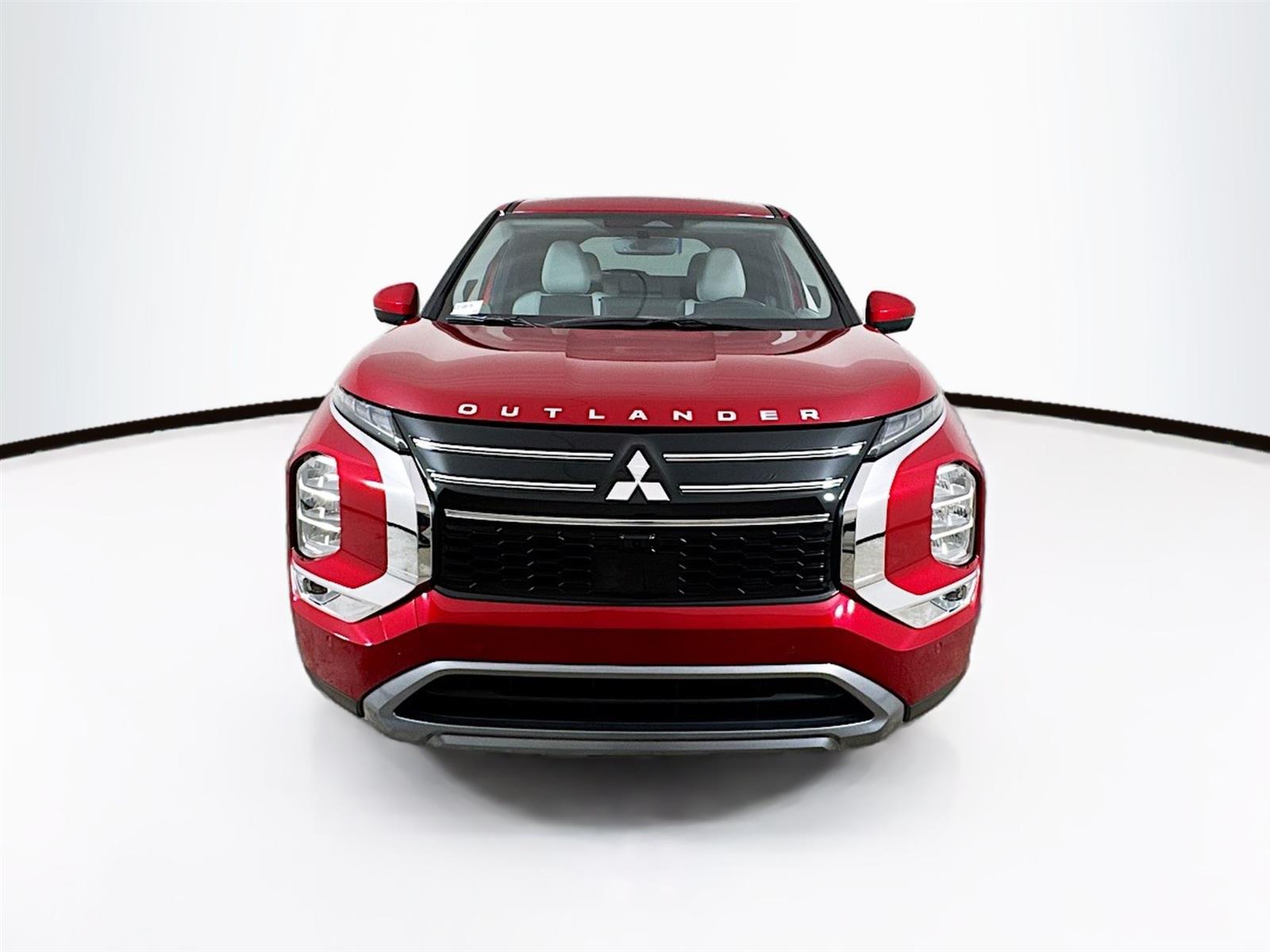 2025 Mitsubishi Outlander SE photo 2