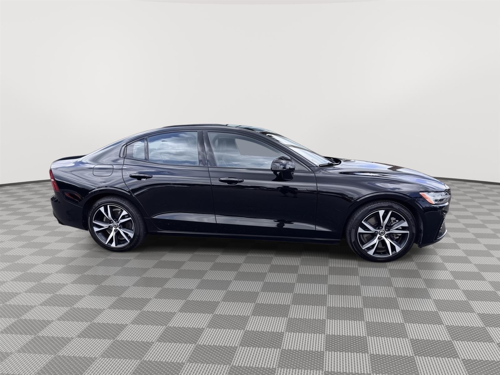 Used 2022 Volvo S60 R-Design Expression with VIN 7JRBR0FZ6NG179486 for sale in Wesley Chapel, FL