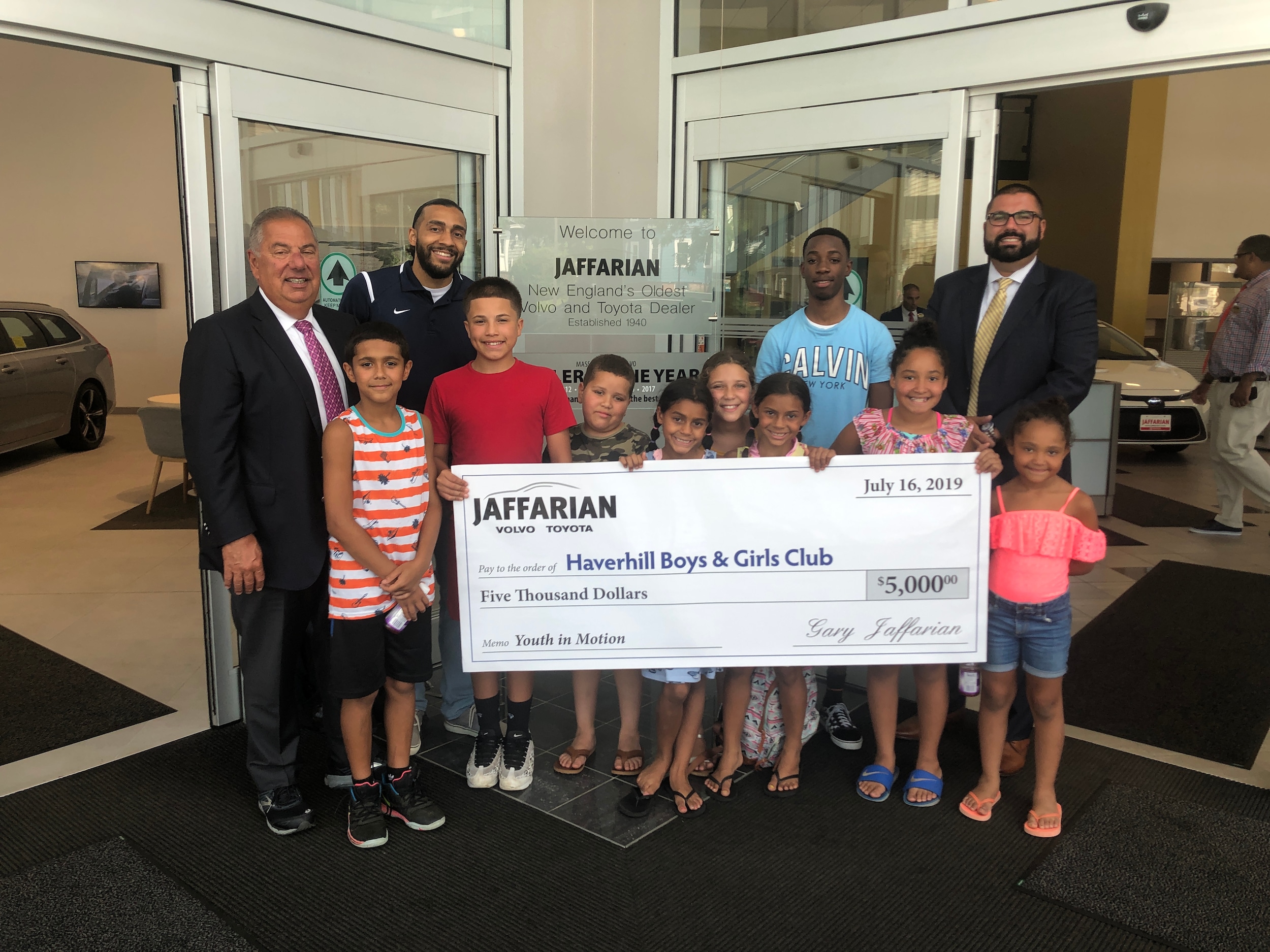 Gary Jaffarian donating a check to Lawrence Boys & Girls Club