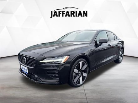 2024 Volvo S60 Recharge Plug-In Hybrid T8 Plus Dark Theme Sedan