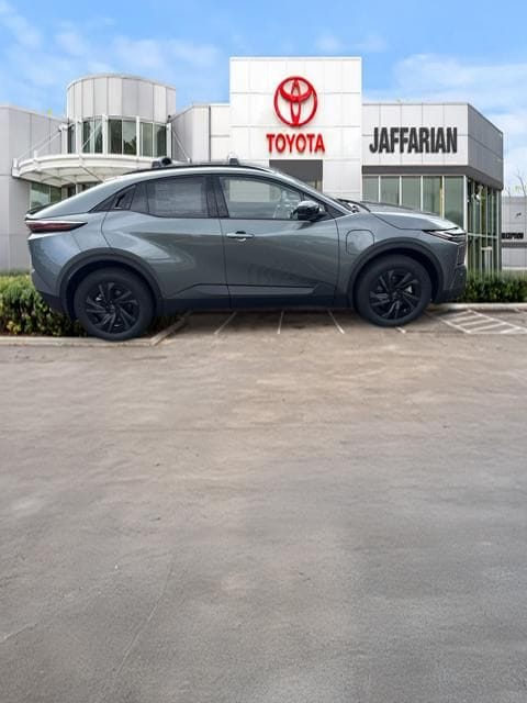 2026 Toyota C-HR SE - Photo 2