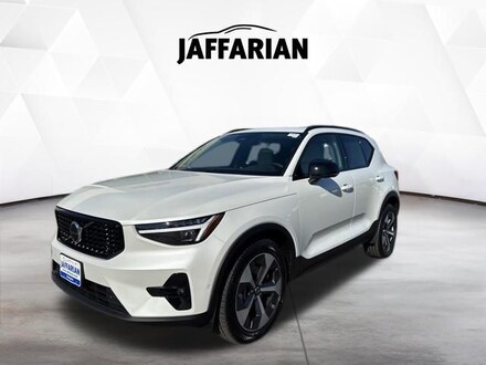 2026 Volvo XC40 B5 Plus SUV