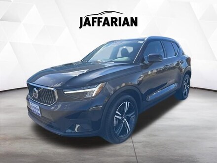 2025 Volvo XC40 B5 Core SUV