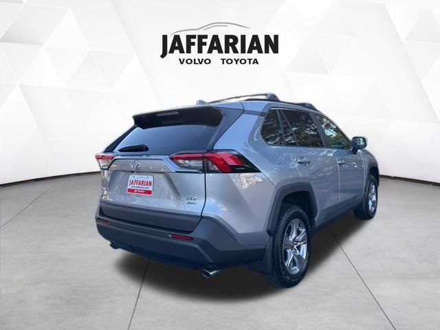 2022 Toyota RAV4 XLE photo 3
