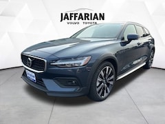 New 2026 Volvo V60 Cross Country B5 Ultra Wagon Haverhill, Massachusetts