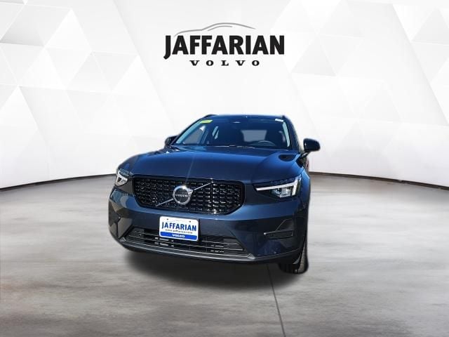 2026 Volvo XC40 B5 Core Dark AWD's photo