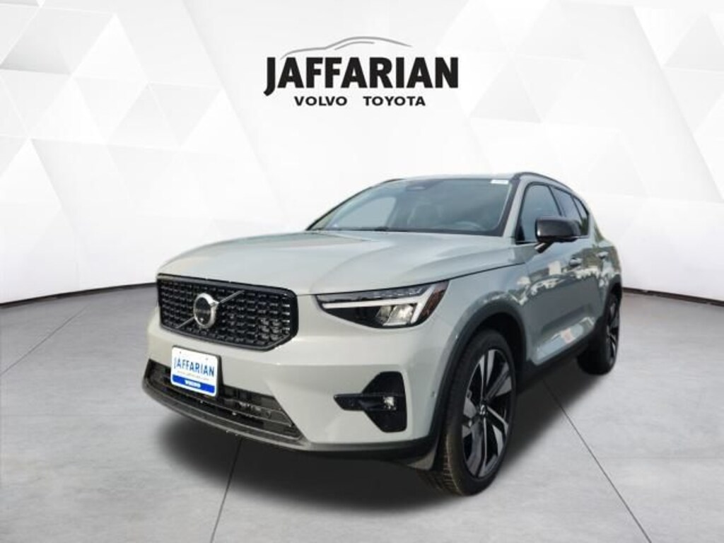 New 2026 Volvo XC40 B5 Plus SUV