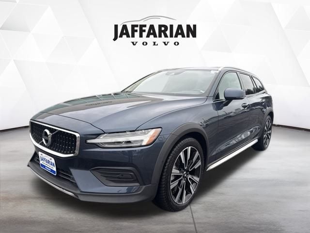 2020 Volvo V60 Cross Country Base's photo