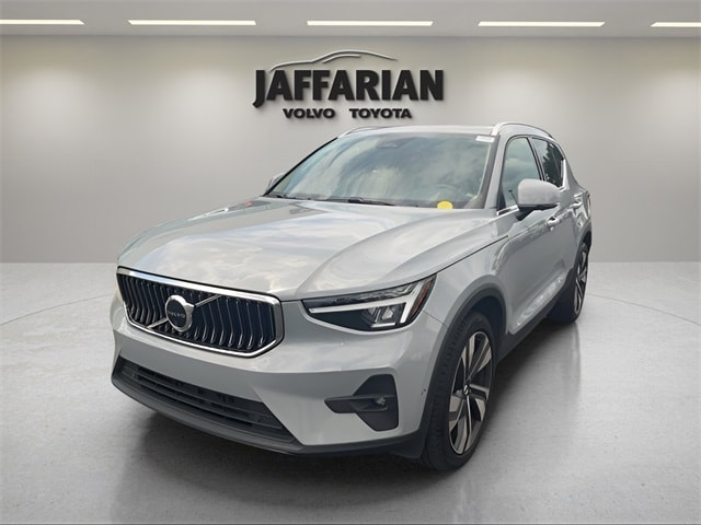 2024 Volvo XC40 B5 Plus Bright Theme