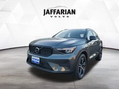 2026 Volvo XC40 B5 Core SUV
