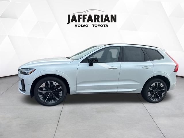 2026 Volvo XC60 B5 Plus photo 2