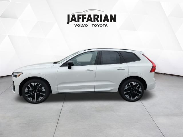 2026 Volvo XC60 B5 Plus photo 4