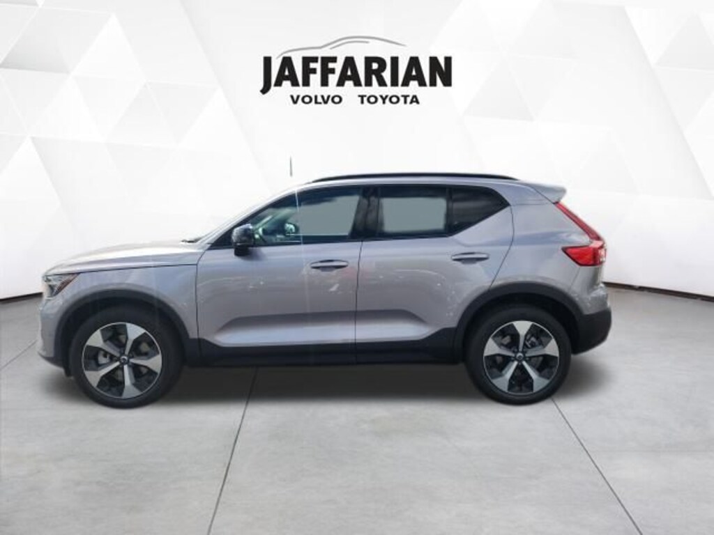 New 2026 Volvo XC40 B5 Plus SUV