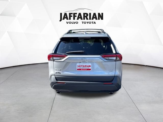2022 Toyota RAV4 XLE photo 4