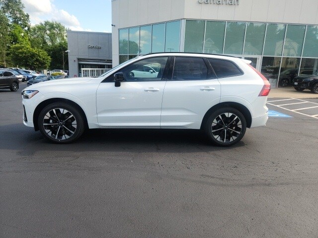 2026 Volvo XC60 B5 Plus photo 3