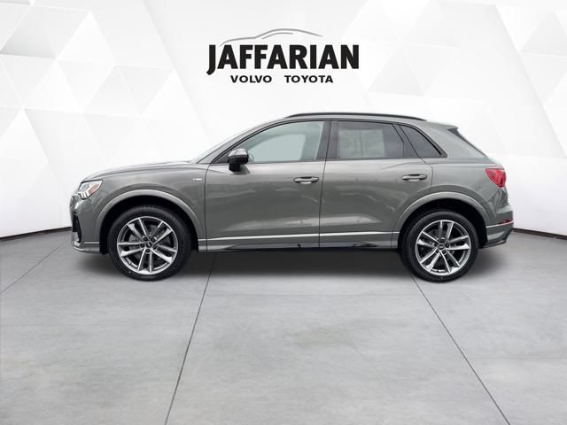 2022 Audi Q3 S line Premium Plus photo 2
