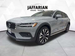 2026 Volvo V60 Cross Country B5 Ultra Wagon