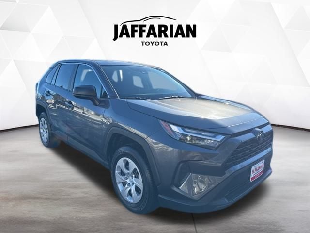 2024 Toyota RAV4 LE's photo