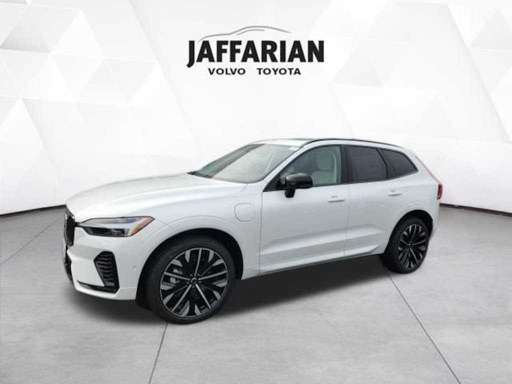 New 2026 Volvo XC60 plug-in hybrid T8 Ultra SUV