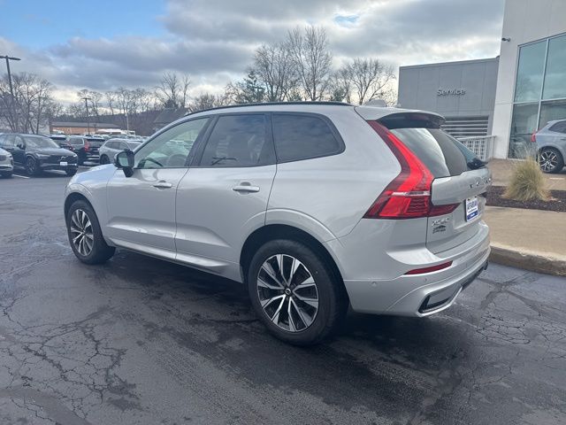 2023 Volvo XC60 B5 Plus photo 4