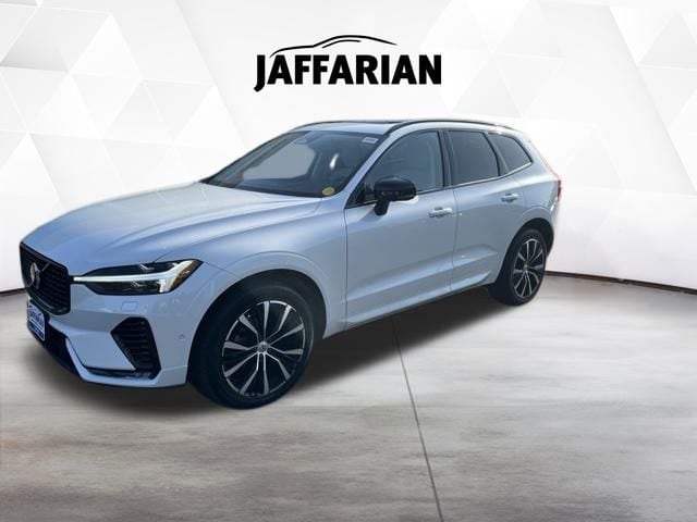 2023 Volvo XC60 B5 Plus Dark Theme AWD's photo