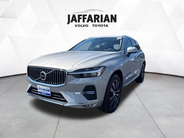 2022 Volvo XC60 B5 Inscription photo 2