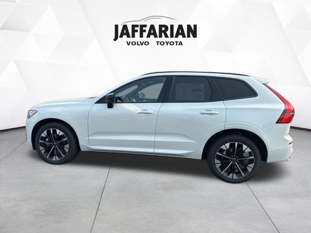2026 Volvo XC60 B5 Plus photo 3