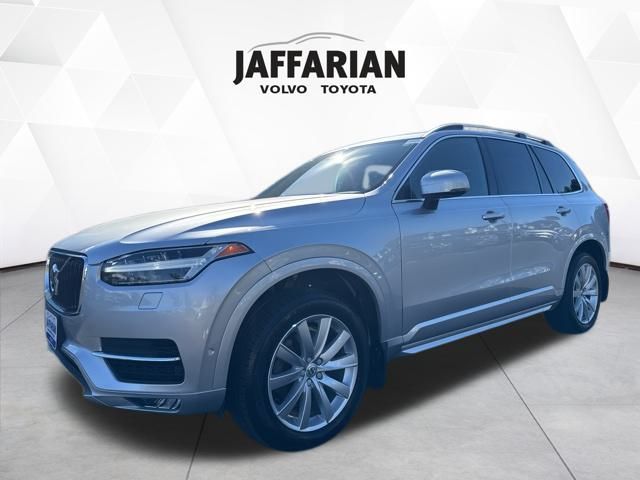 2018 Volvo XC90 T6 Momentum photo 2