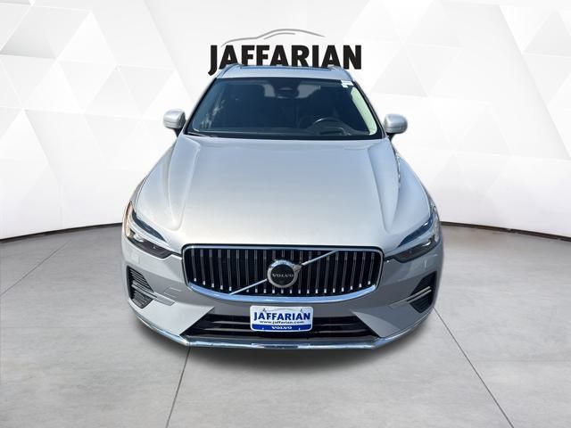 2022 Volvo XC60 B5 Inscription photo 4