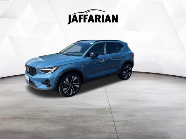 2023 Volvo XC40 B5 Plus Dark AWD's photo