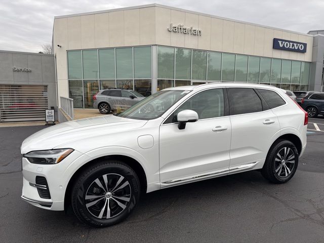 2022 Volvo XC60 Recharge Hybrid T8 Inscription Expression photo 2